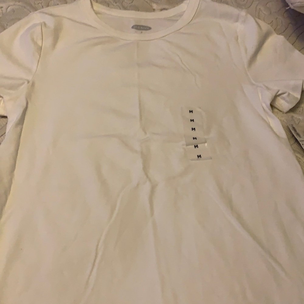 Brand new short sleeve shirt.. size M